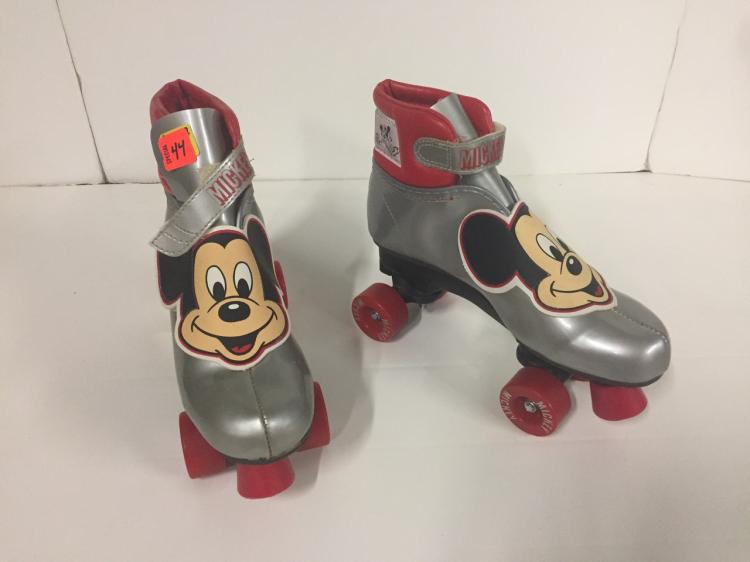 Detail Mickey Mouse Roller Skates Nomer 18