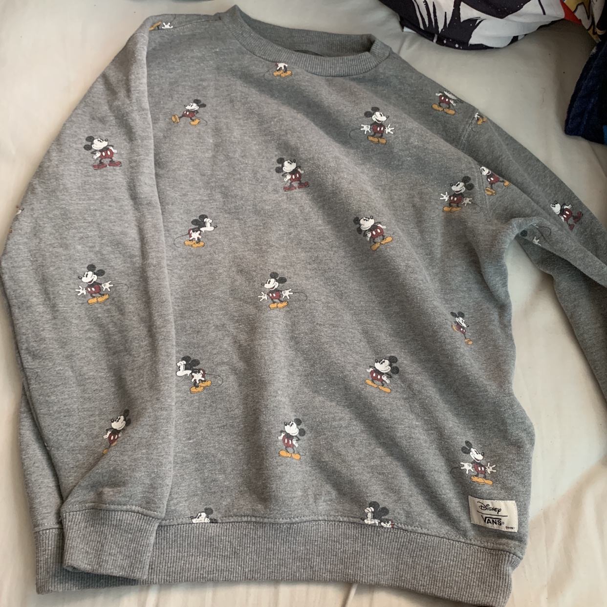 Detail Mickey Mouse Sweater Vans Nomer 54