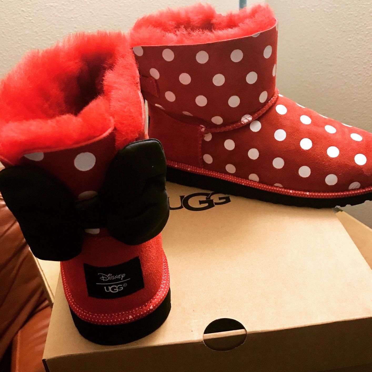 Detail Mickey Mouse Ugg Boots Nomer 37