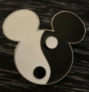 Detail Mickey Mouse Yin Yang Nomer 15