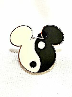 Detail Mickey Mouse Yin Yang Nomer 16