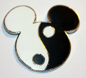 Detail Mickey Mouse Yin Yang Nomer 17