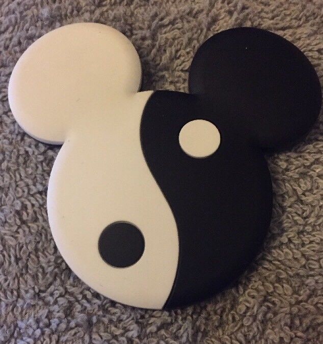 Detail Mickey Mouse Yin Yang Nomer 20