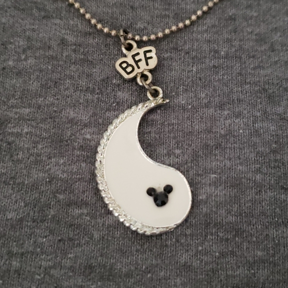 Detail Mickey Mouse Yin Yang Nomer 39