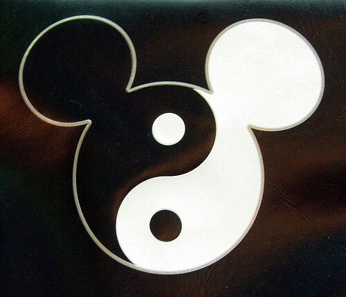 Detail Mickey Mouse Yin Yang Nomer 6