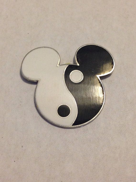 Detail Mickey Mouse Yin Yang Nomer 50