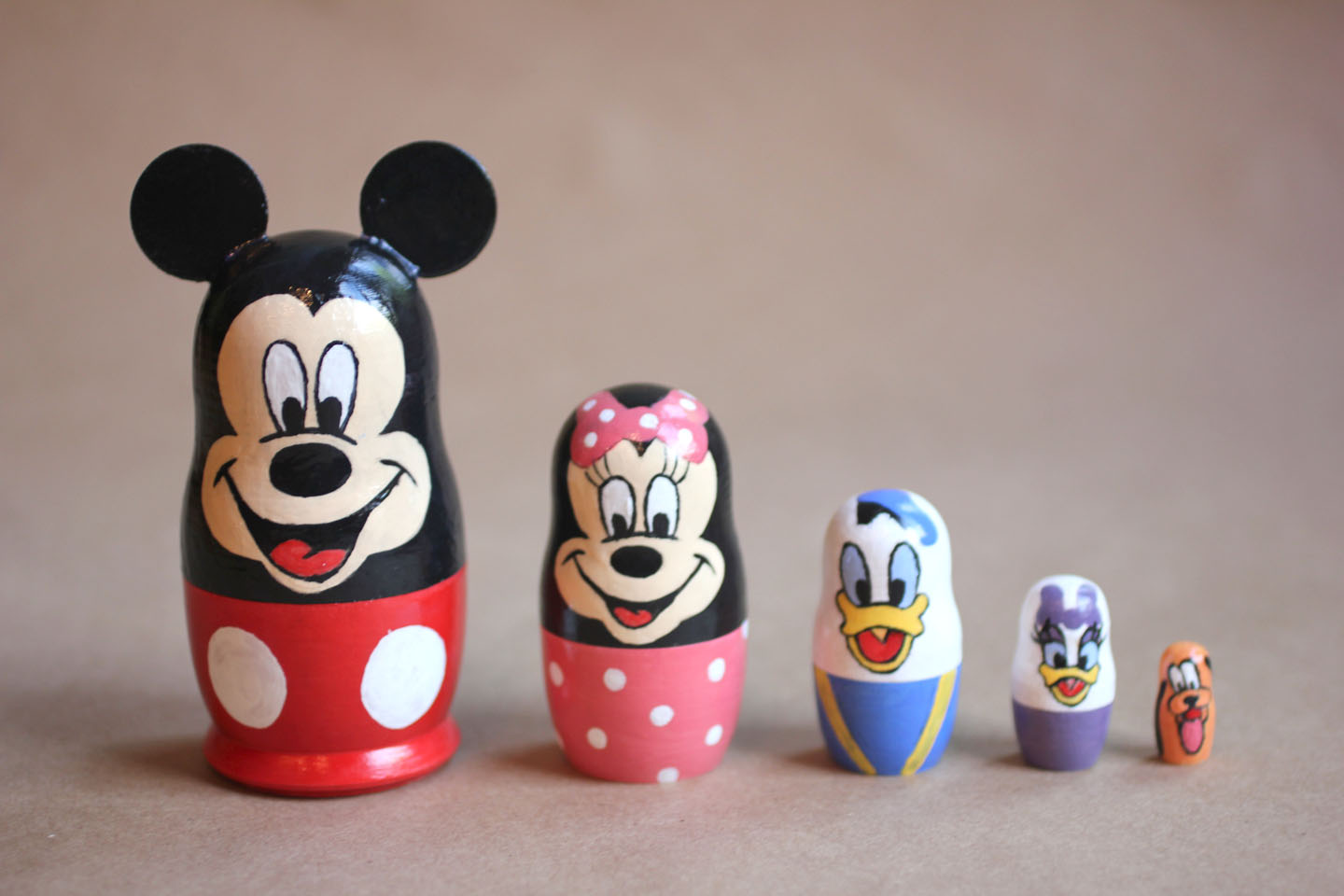 Detail Mickey Nesting Dolls Nomer 7