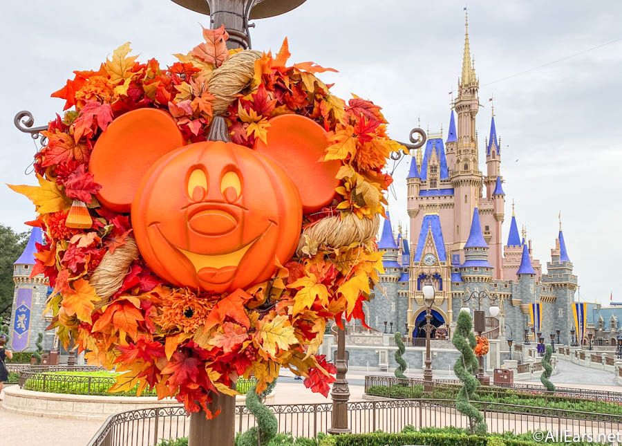 Detail Mickey Pumpkin Wreath Nomer 19