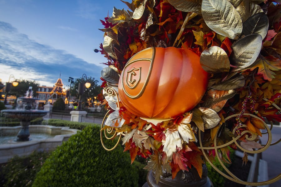 Detail Mickey Pumpkin Wreath Nomer 51