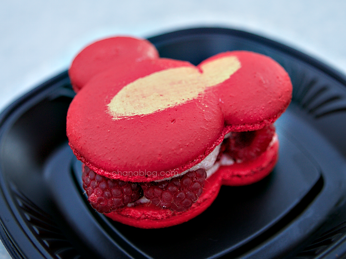 Detail Mickey Raspberry Macaron Nomer 7