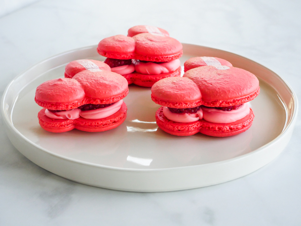 Detail Mickey Raspberry Macaron Nomer 12