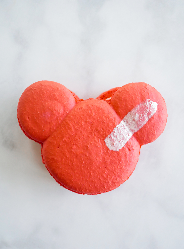 Detail Mickey Raspberry Macaron Nomer 24