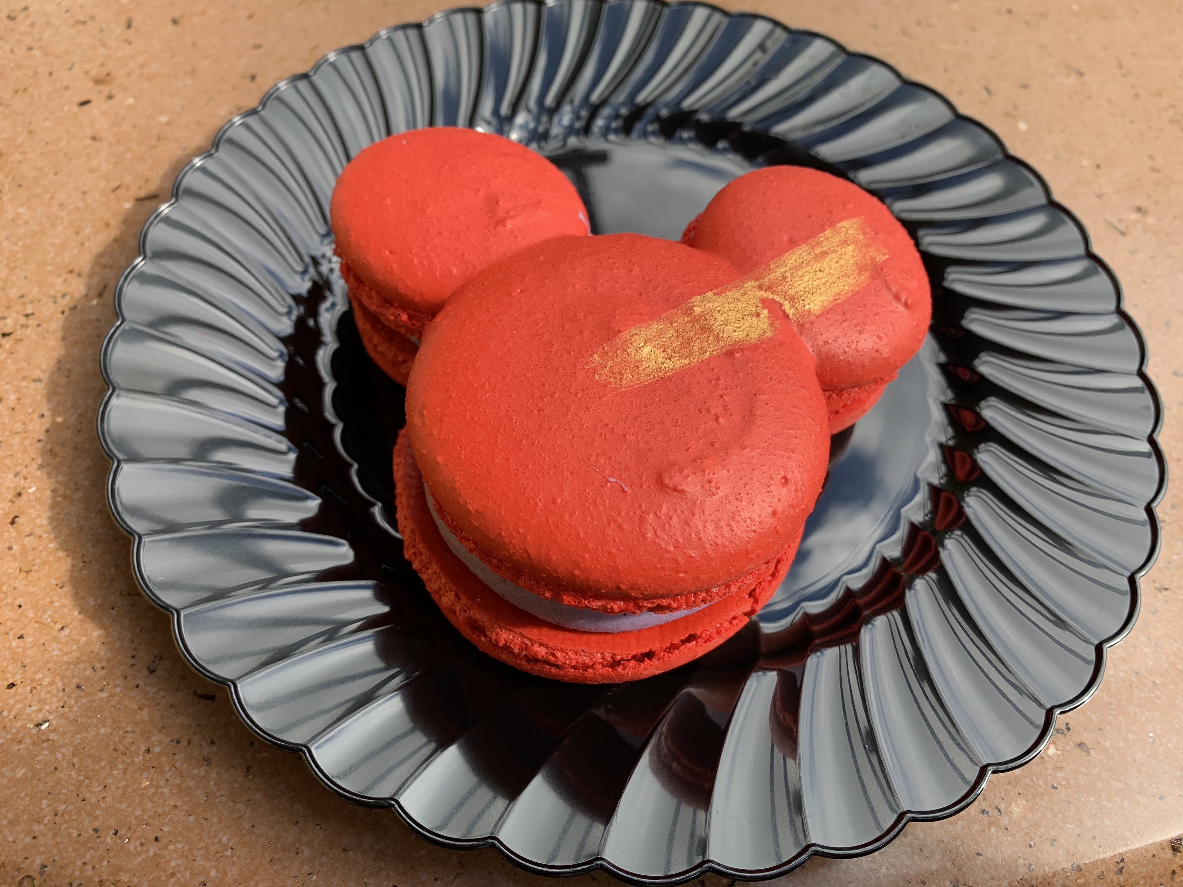 Detail Mickey Raspberry Macaron Nomer 29