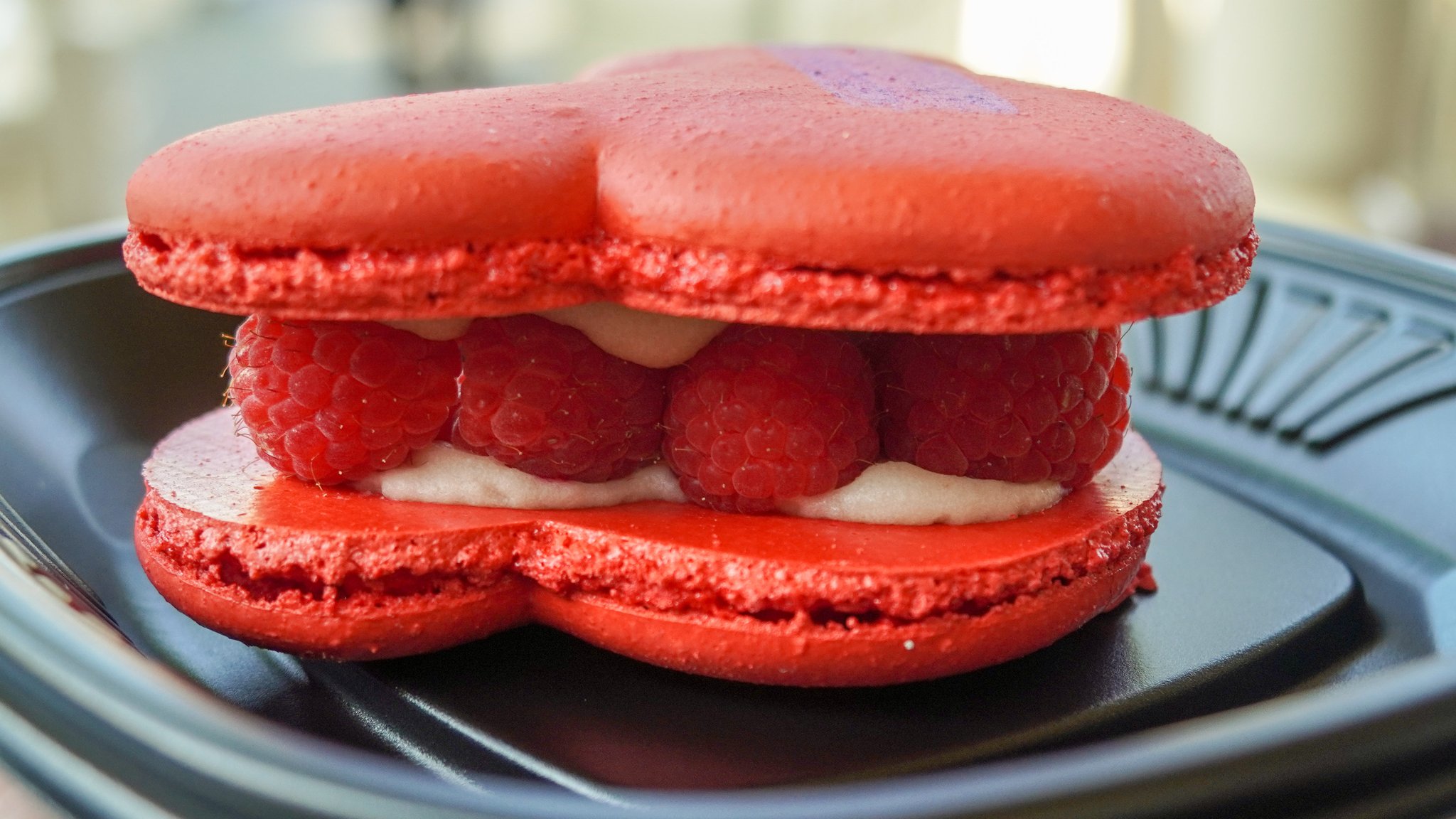 Detail Mickey Raspberry Macaron Nomer 3