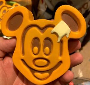 Detail Mickey Waffle Magnet Nomer 4