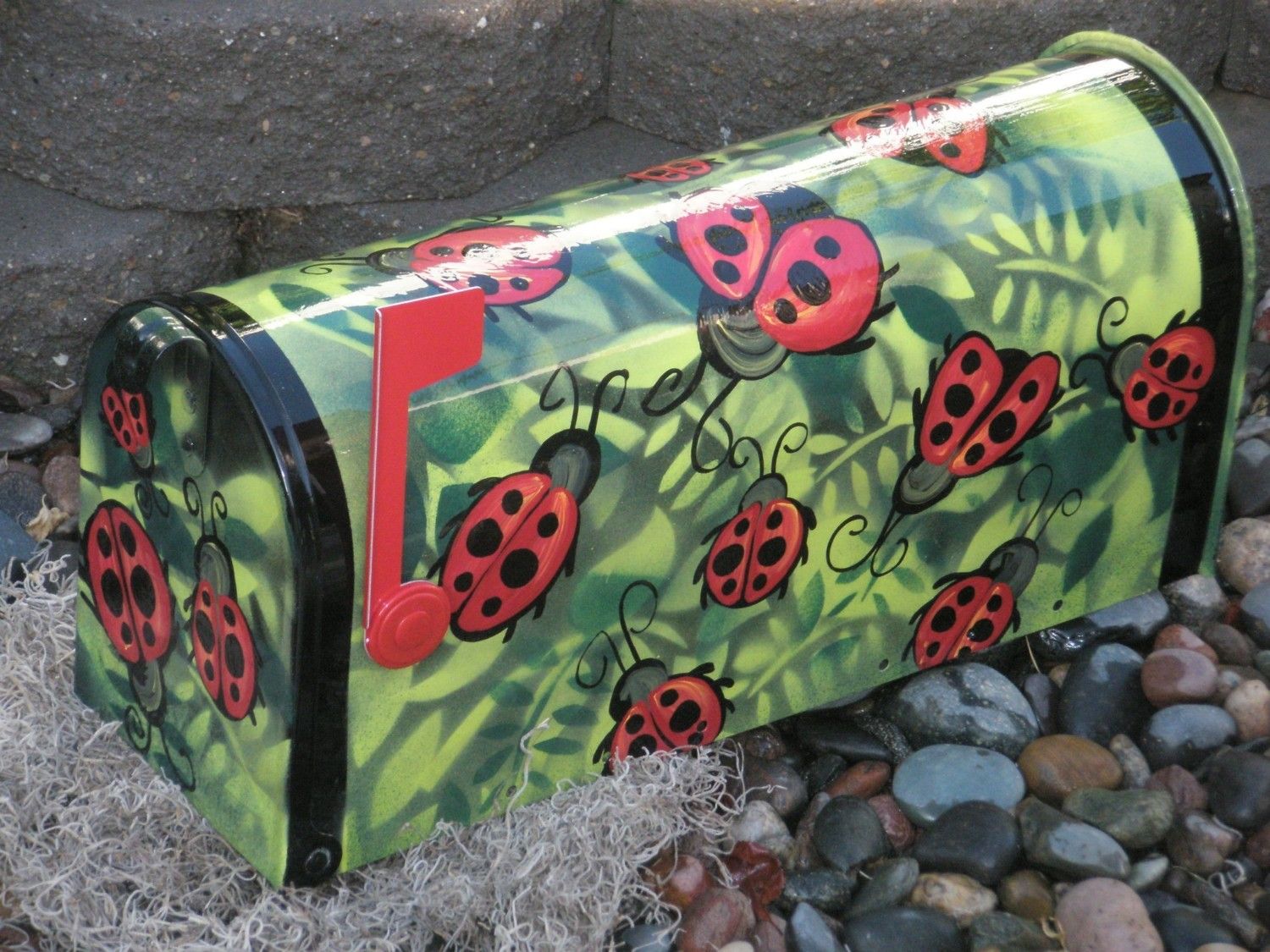 Detail Ladybug Mailbox Nomer 6