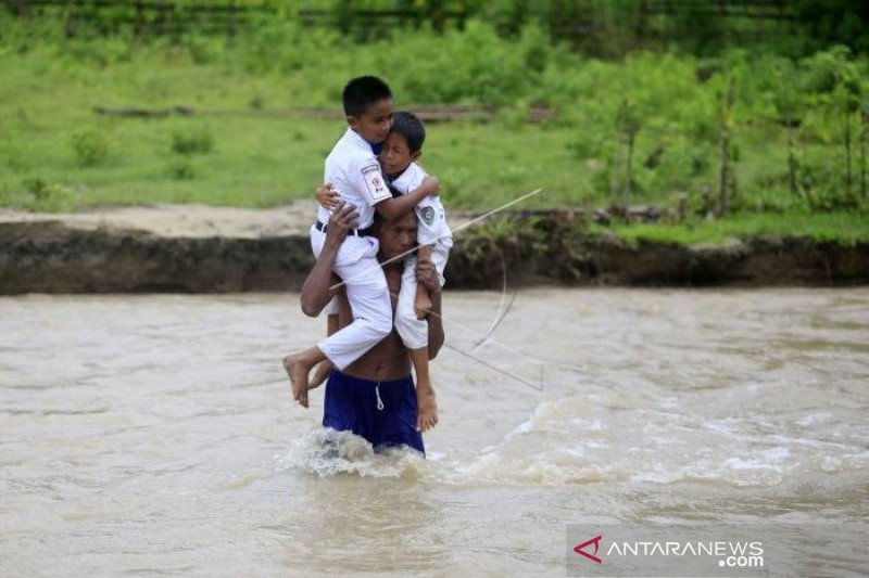 Detail Mimpi Menyebrangi Sungai Nomer 25