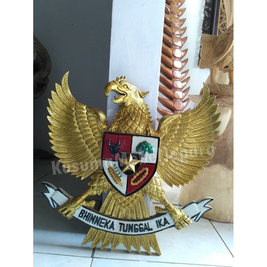 Detail Lambang Garuda Pancasila Emas Nomer 24