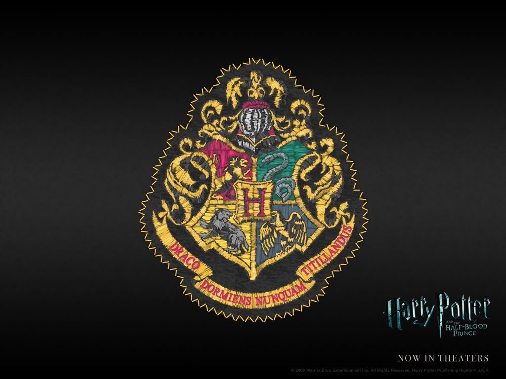 Detail Lambang Hogwarts Nomer 20