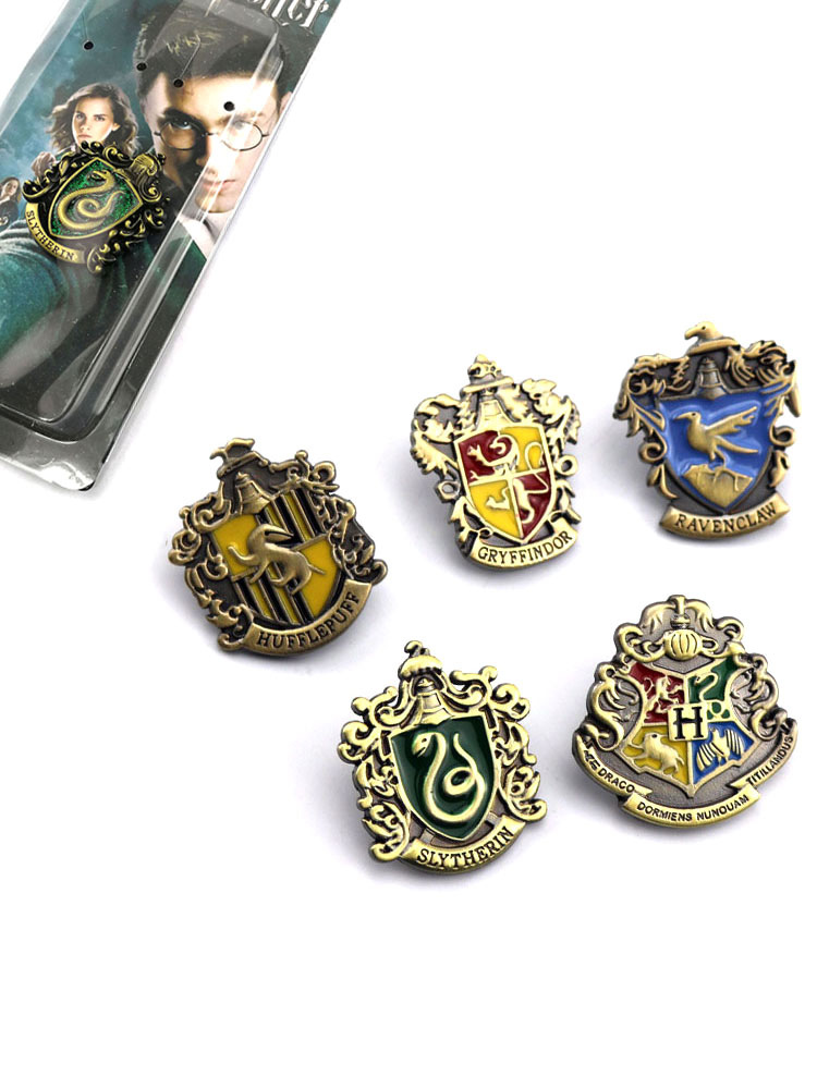 Detail Lambang Hogwarts Nomer 24