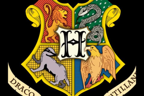 Detail Lambang Hogwarts Nomer 37