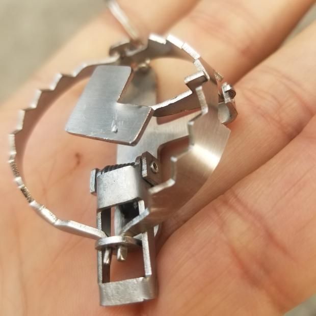 Detail Mini Bear Trap Keychain Nomer 33