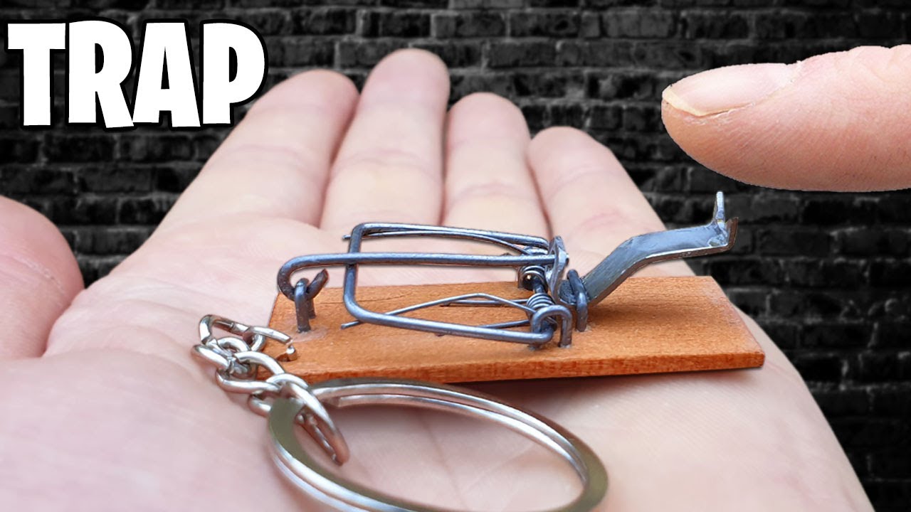 Detail Mini Bear Trap Keychain Nomer 4