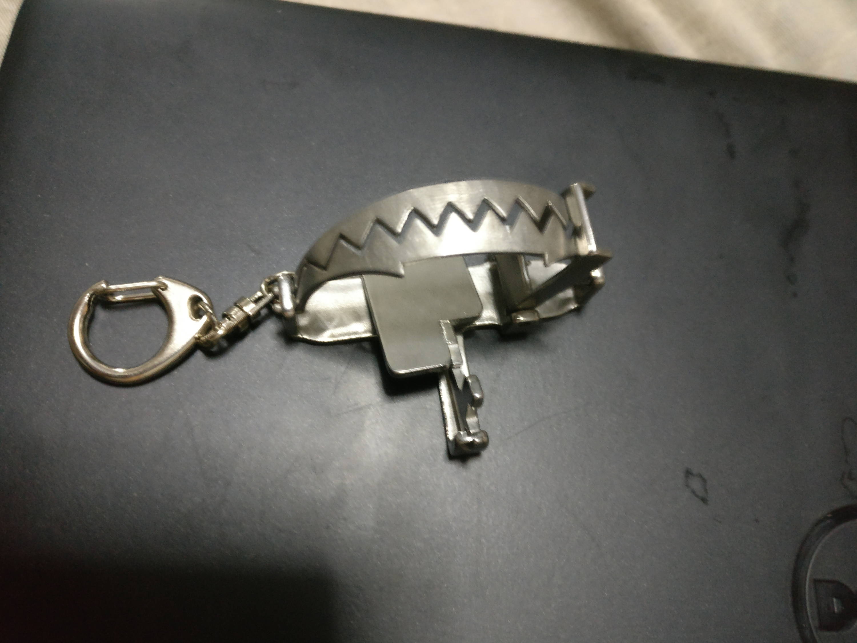 Detail Mini Bear Trap Keychain Nomer 7