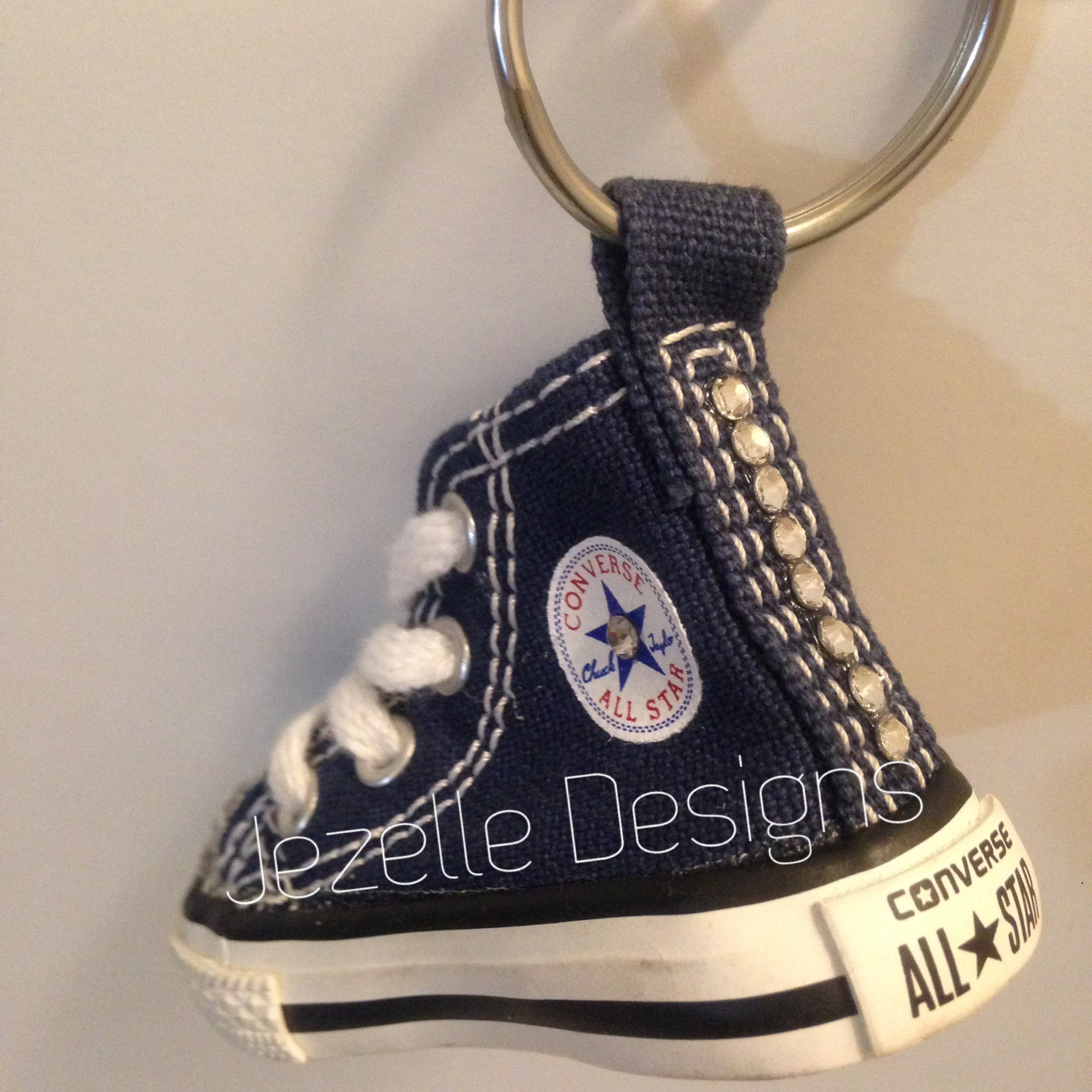 Detail Mini Converse Keychain Nomer 16