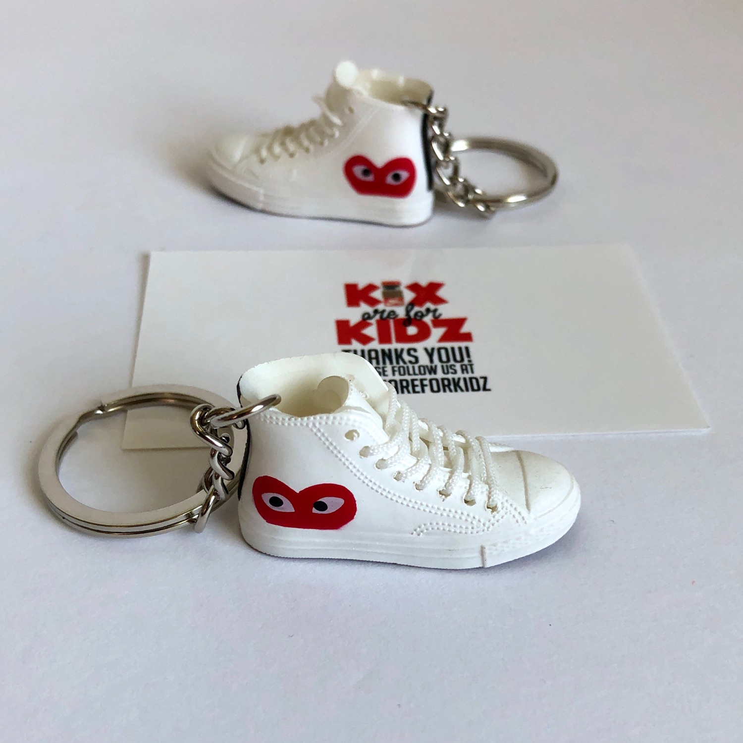 Detail Mini Converse Keychain Nomer 36