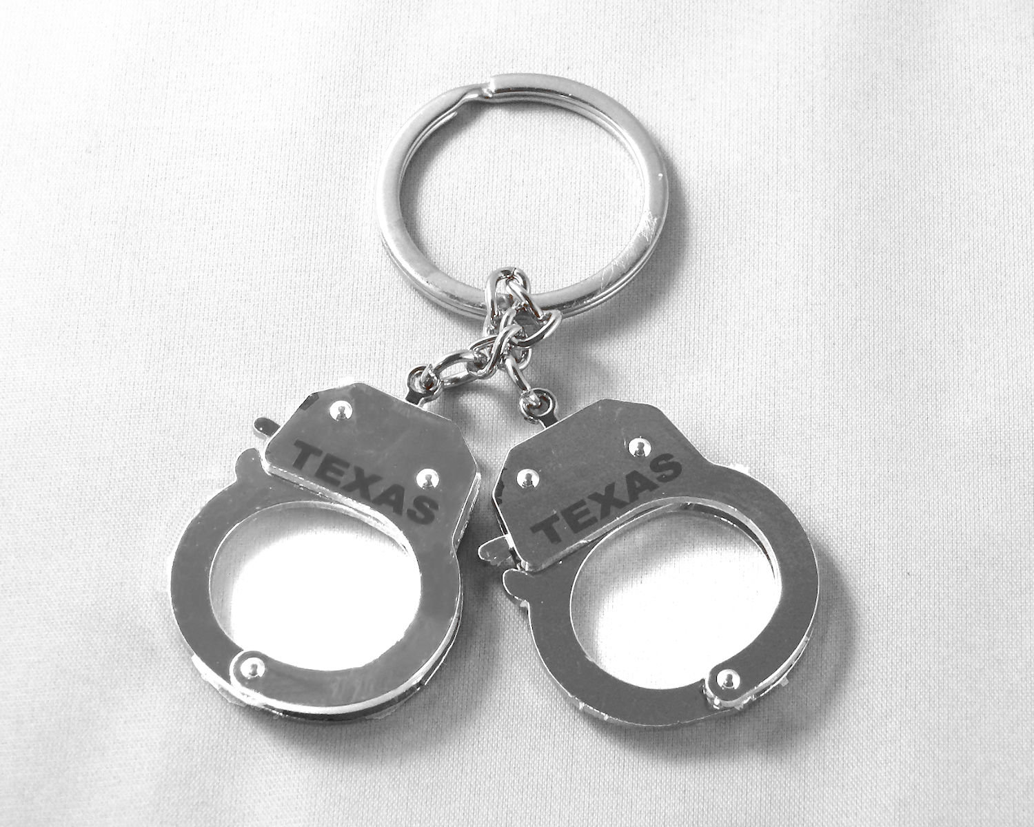 Detail Mini Handcuffs Keychain Nomer 49