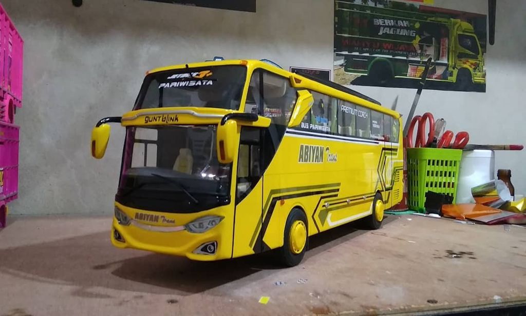 Detail Miniatur Bus Kayu Nomer 14