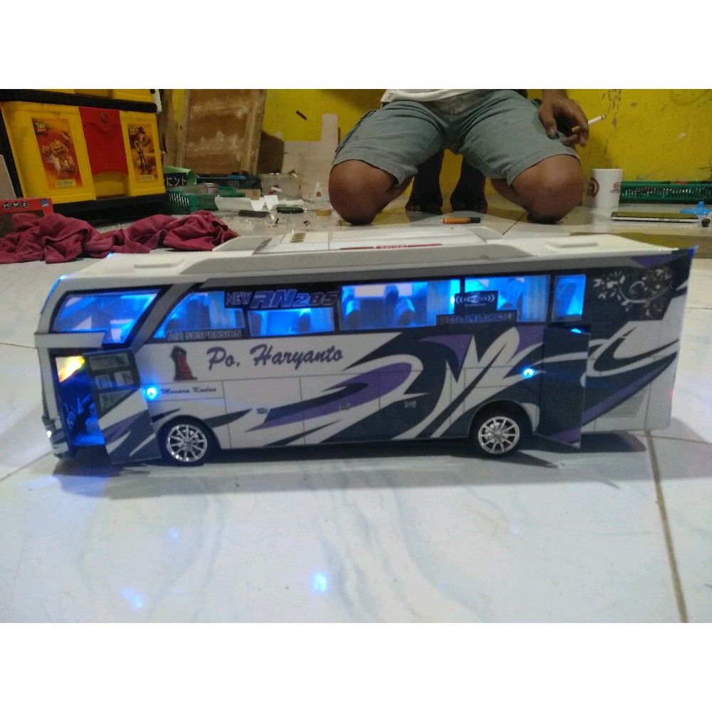 Detail Miniatur Bus Kayu Nomer 25