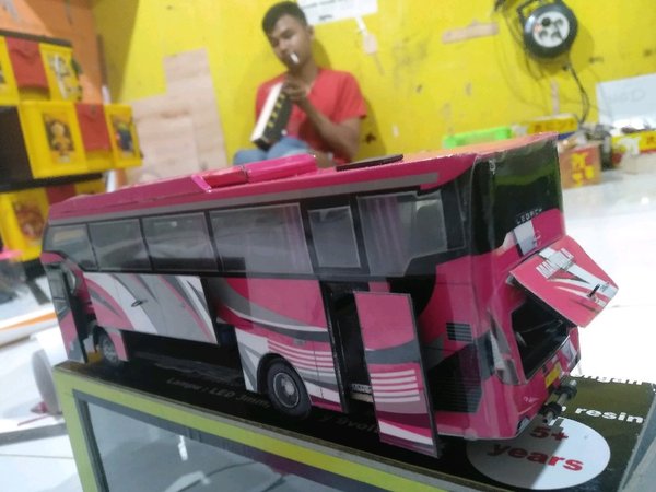 Detail Miniatur Bus Kayu Nomer 4