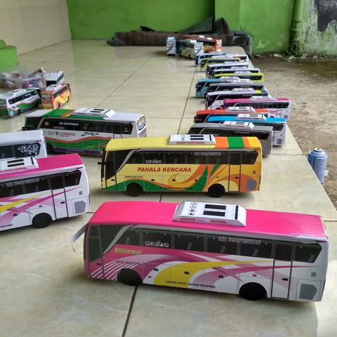 Detail Miniatur Bus Kayu Nomer 30