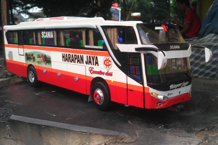 Detail Miniatur Bus Kayu Nomer 5