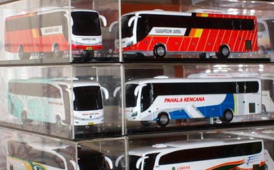 Detail Miniatur Bus Kayu Nomer 51