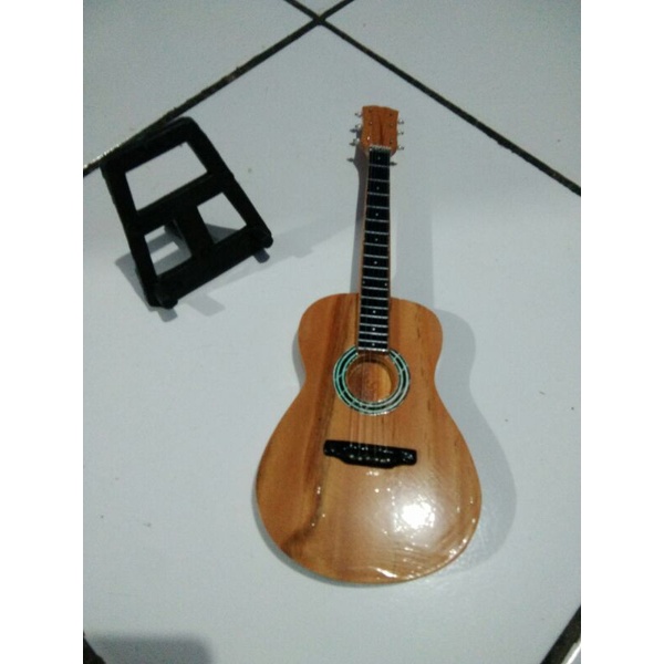 Detail Miniatur Gitar Dari Kayu Nomer 44