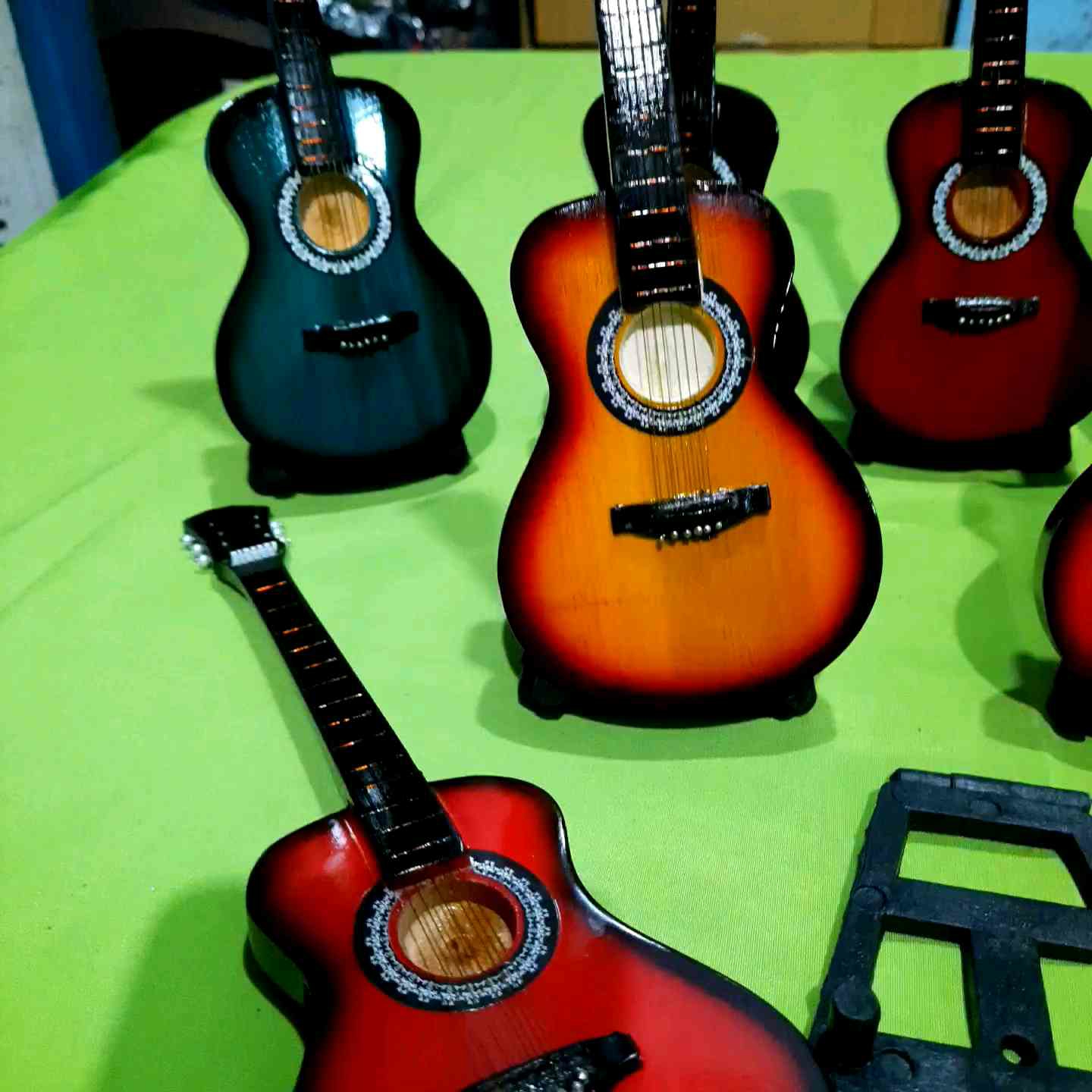 Detail Miniatur Gitar Dari Kayu Nomer 58