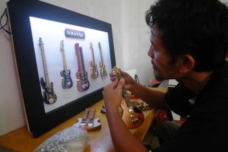 Detail Miniatur Gitar Dari Kayu Nomer 7