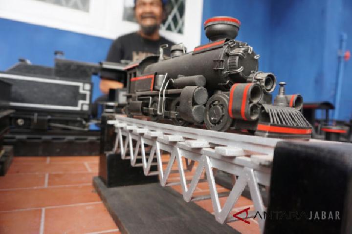 Detail Miniatur Kereta Uap Nomer 22