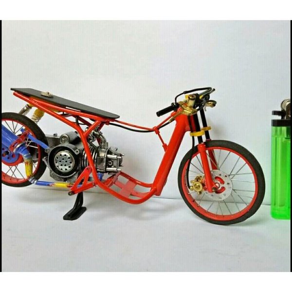 Detail Miniatur Motor Drag Race Nomer 11