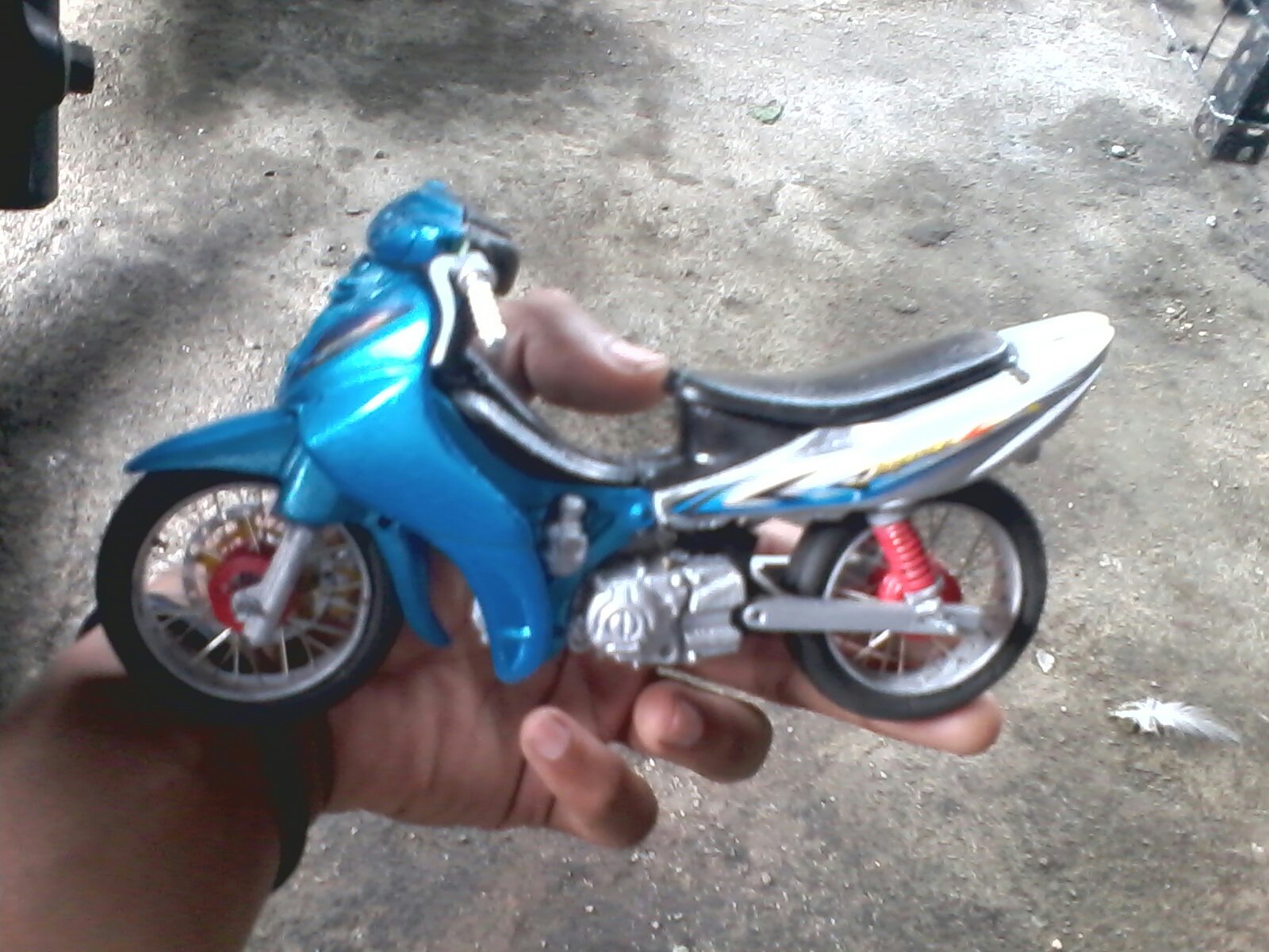 Detail Miniatur Motor Drag Race Nomer 14