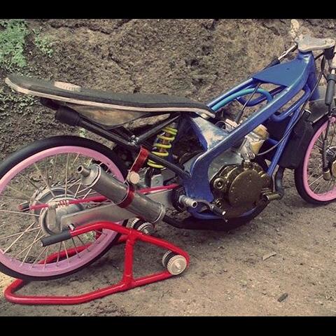 Detail Miniatur Motor Drag Race Nomer 3