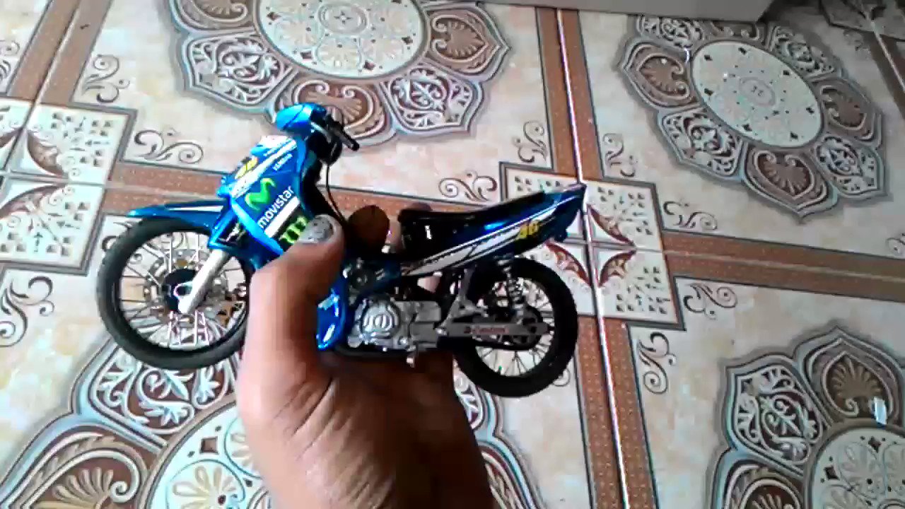 Detail Miniatur Motor Drag Race Nomer 24