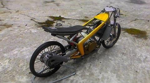 Detail Miniatur Motor Drag Race Nomer 33