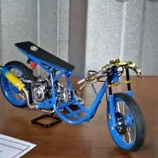 Detail Miniatur Motor Drag Race Nomer 37