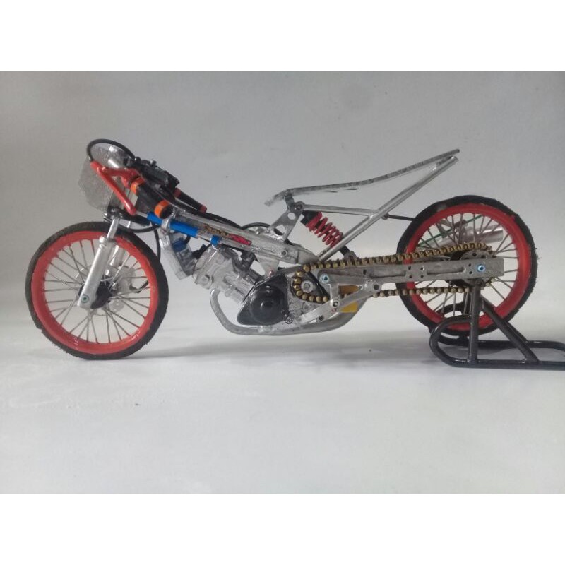 Detail Miniatur Motor Drag Race Nomer 38