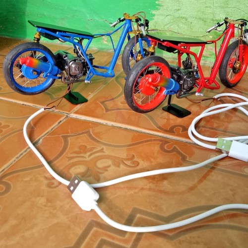 Detail Miniatur Motor Drag Race Nomer 44