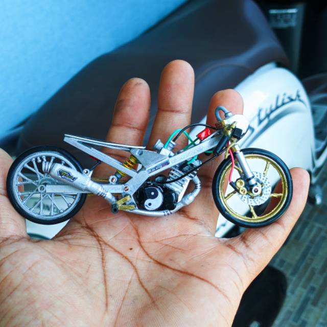 Detail Miniatur Motor Drag Race Nomer 48